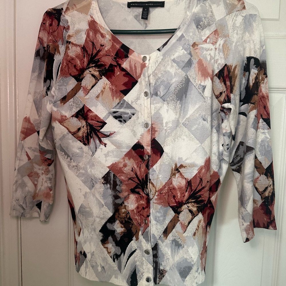 Jones New York White and Red Fitted Blouse with Crew Neck and 3/4 Sleeves